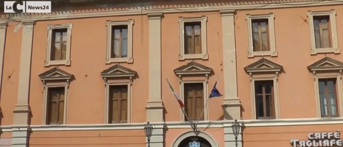 Consiglio comunale di fuoco a Corigliano Rossano: la minoranza abbandona l’aula