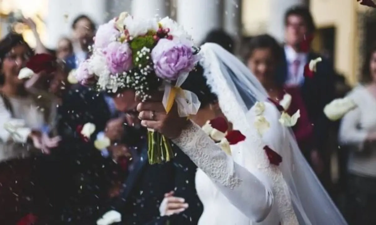 Matrimonio con lo “sconto” ma solo se celebrato in chiesa: il disegno di legge del leghista calabrese Furgiuele