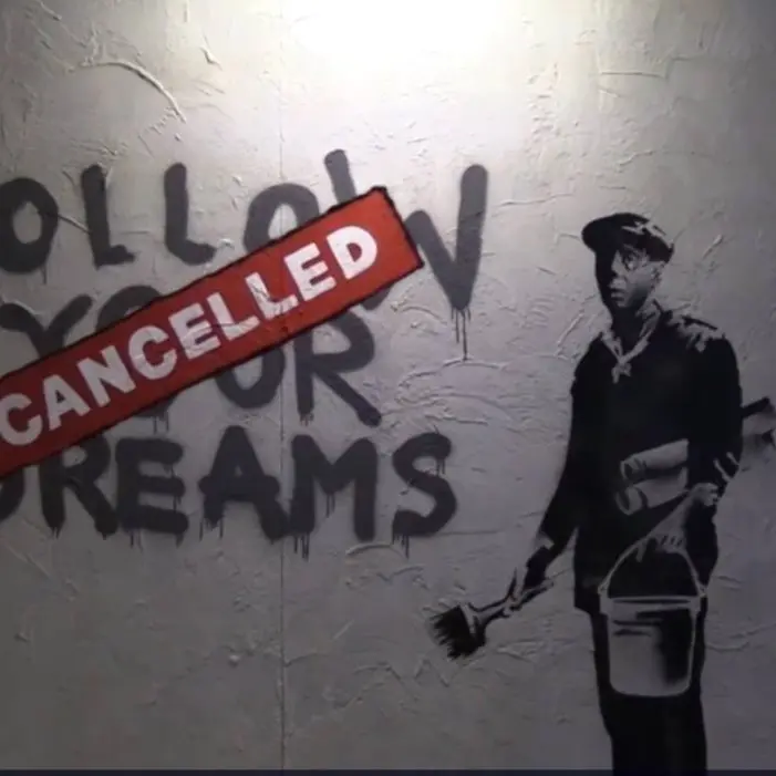 The world of Banksy, nella galleria della stazione Tiburtina di Roma la mostra dedicata allo street artist inglese