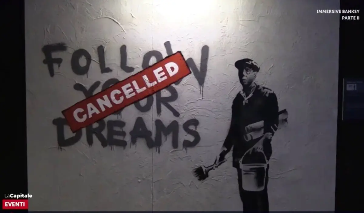 The world of Banksy, nella galleria della stazione Tiburtina di Roma la mostra dedicata allo street artist inglese