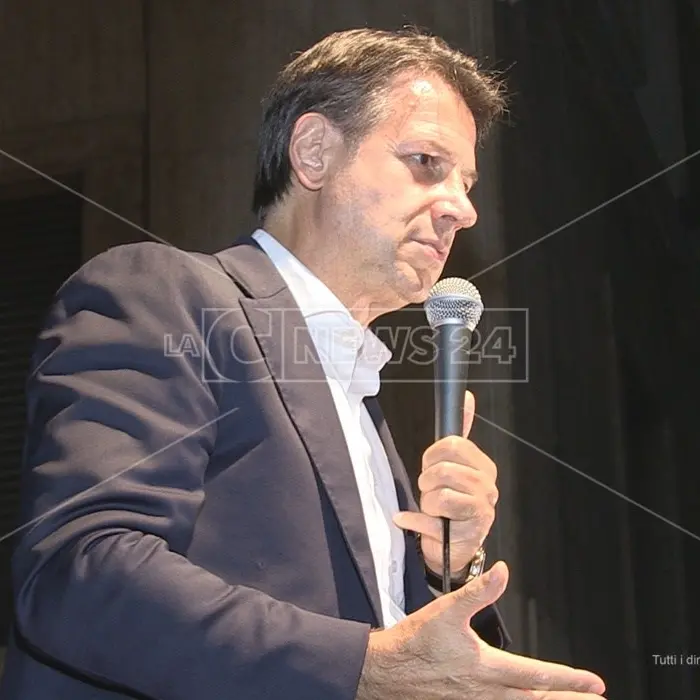Reddito di cittadinanza, Conte annuncia la mobilitazione di piazza: «Disposti a tutto per difenderlo»