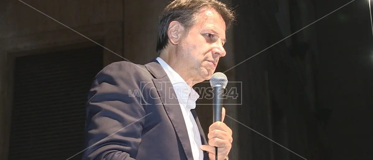 Reddito di cittadinanza, Conte annuncia la mobilitazione di piazza: «Disposti a tutto per difenderlo»