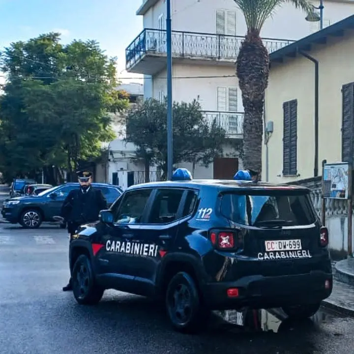 Reggio, già ai domiciliari per furto viene beccato fuori casa con attrezzi per lo scasso: arrestato 25enne