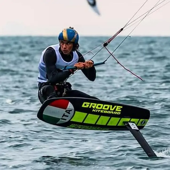 Kite foil, l’atleta Ferrone del Circolo velico Santa Venere conquista il titolo di campione italiano