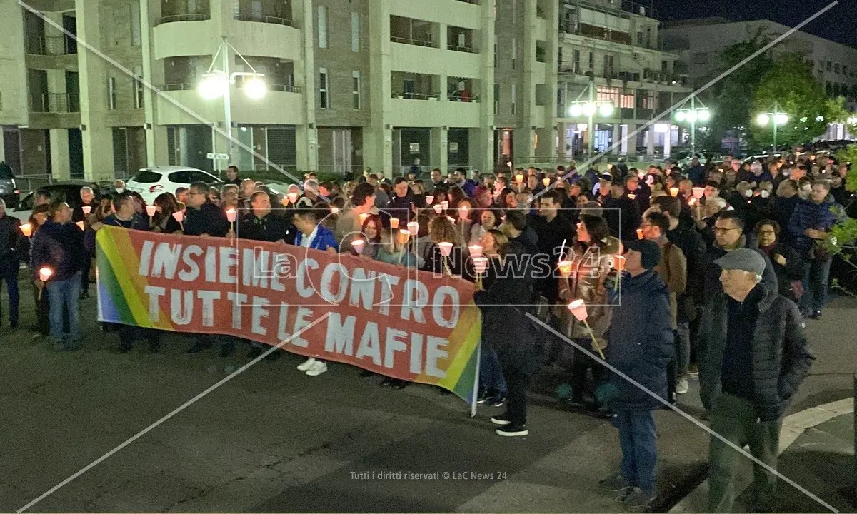 A Rende trecento in corteo per urlare: «Fuori la mafia dalle istituzioni»