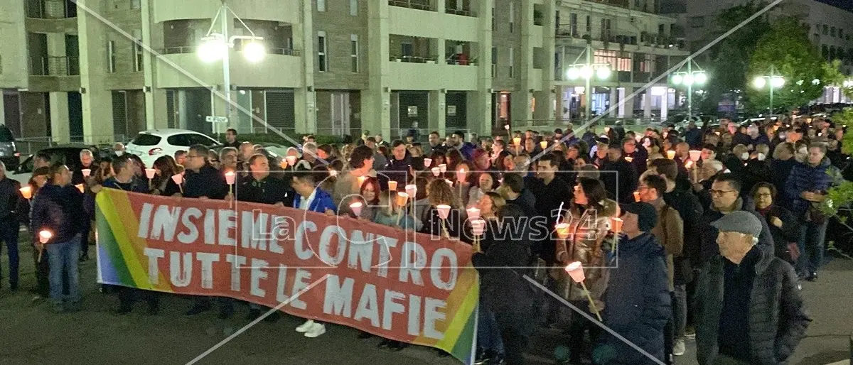 A Rende trecento in corteo per urlare: «Fuori la mafia dalle istituzioni»