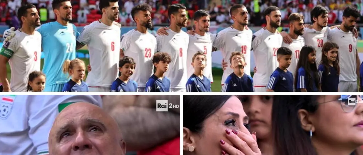 I calciatori dell’Iran stavolta mormorano l’inno prima della partita con il Galles, tifosi in lacrime sugli spalti
