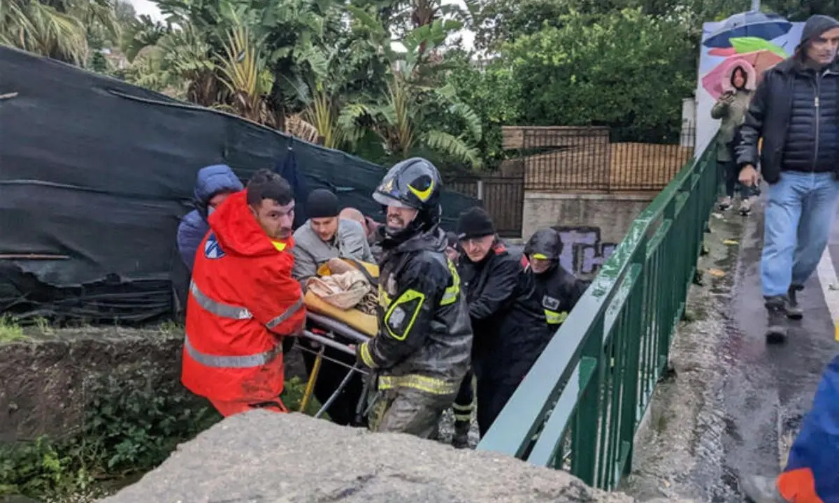 Casamicciola, prende forma l’incubo di una strage: una donna morta e 11 dispersi travolti dal fango – LIVE