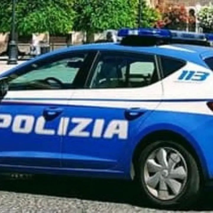 Reggio Calabria, nascondeva armi e munizioni in casa: la polizia arresta un 28enne