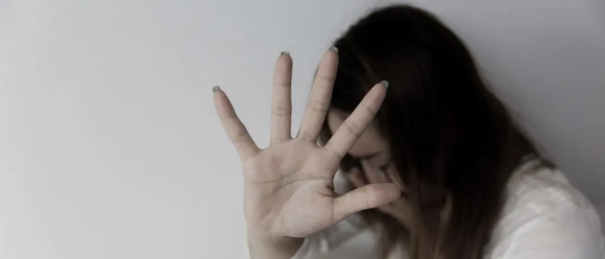 Roma, quattordicenne ridotta in schiavitù: denuncia la situazione e fa arrestare i genitori