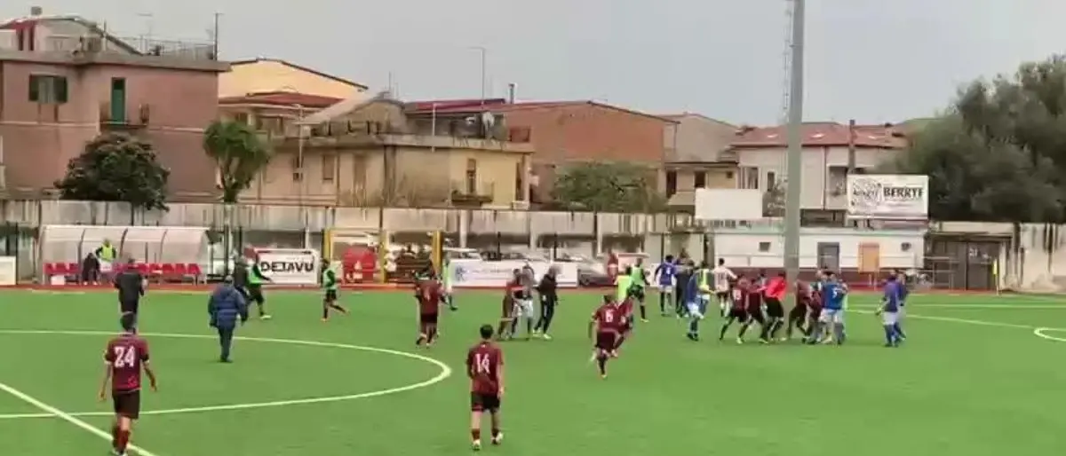 I pugni e la rissa, le scuse della Virtus Rosarno: «Prenderemo provvedimenti»