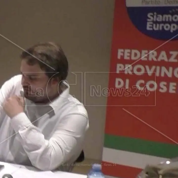 Il Pd di Cosenza senza un euro: «Un’onta se costretti a licenziare il personale». E chiede aiuto agli eletti