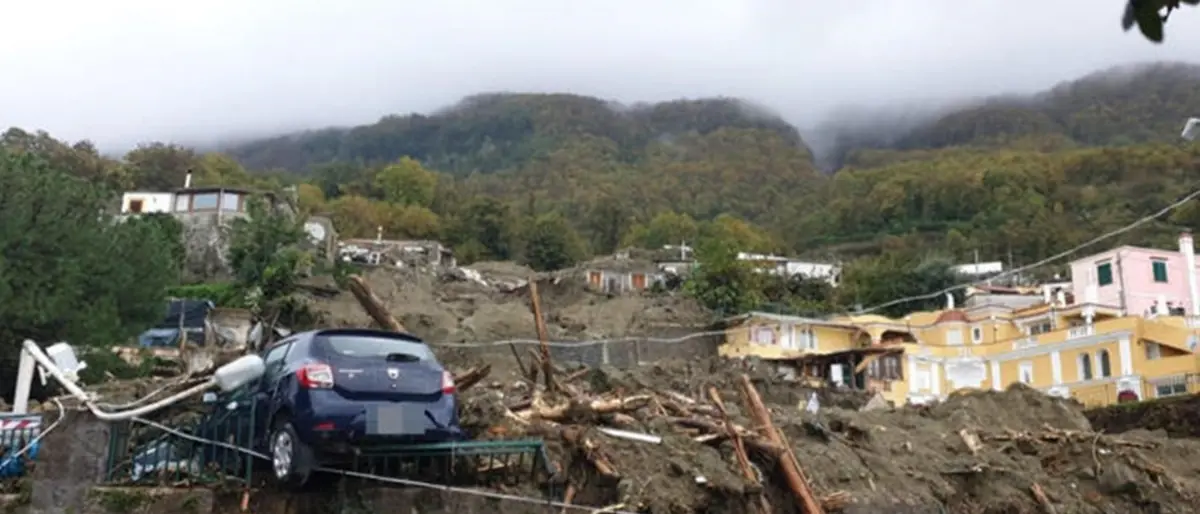 Frana a Casamicciola, l’ex sindaco: «Avevo lanciato l’sos 4 giorni prima». Il ministro Pichetto: «In galera chi lascia costruire»