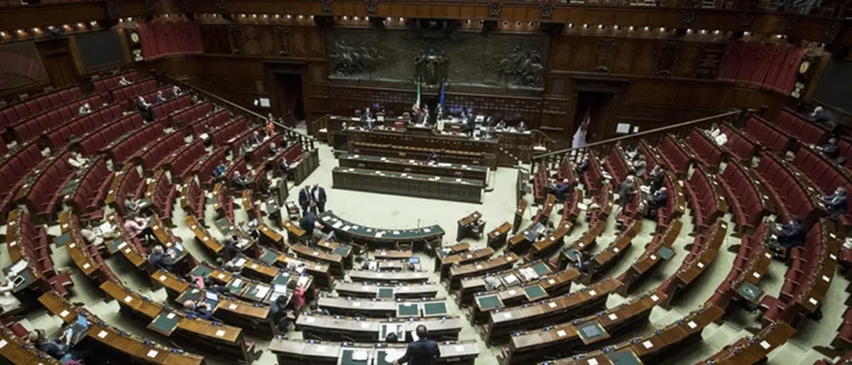 L’invio di armi a Kiev finisce nel decreto legge sulla sanità calabrese: «Furbata del Governo»