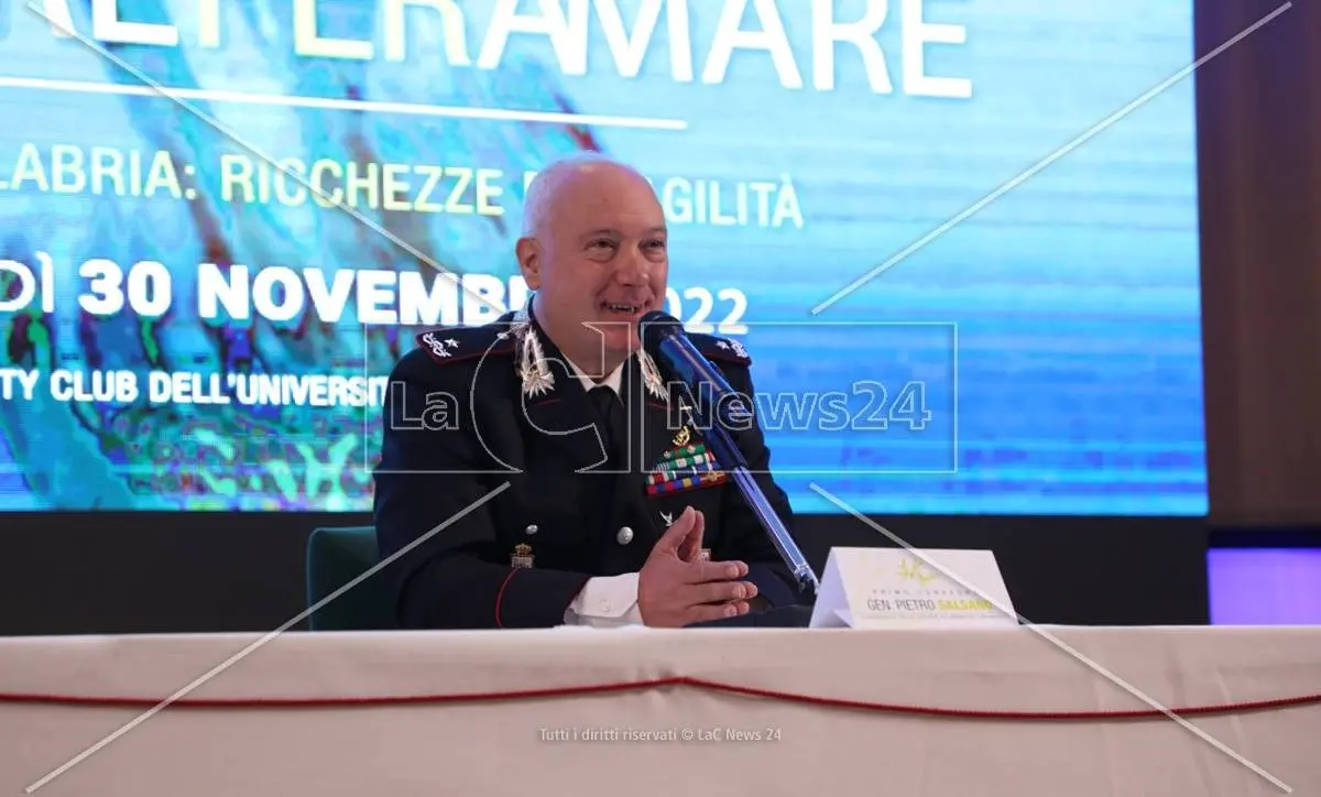 Il generale Salsano: «Valorizzare l’ecosistema marino per far crescere il Pil Calabria, l’Arma c’è e offre le proprie competenze»