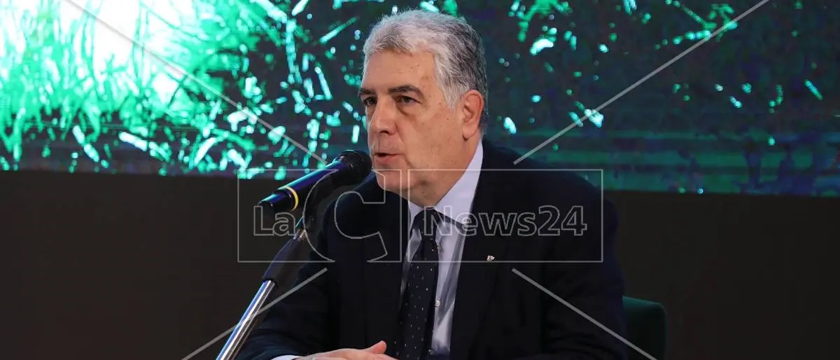 Tutela del mare, il docente Passarino: «La collaborazione con l’Arma sarà fondamentale per i nostri ricercatori»