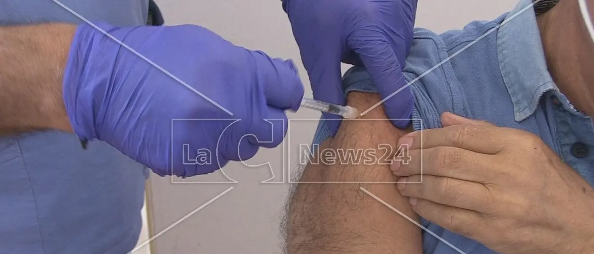 Covid, partono le multe ai no-vax over 50: Calabria maglia nera con Friuli e Abruzzo