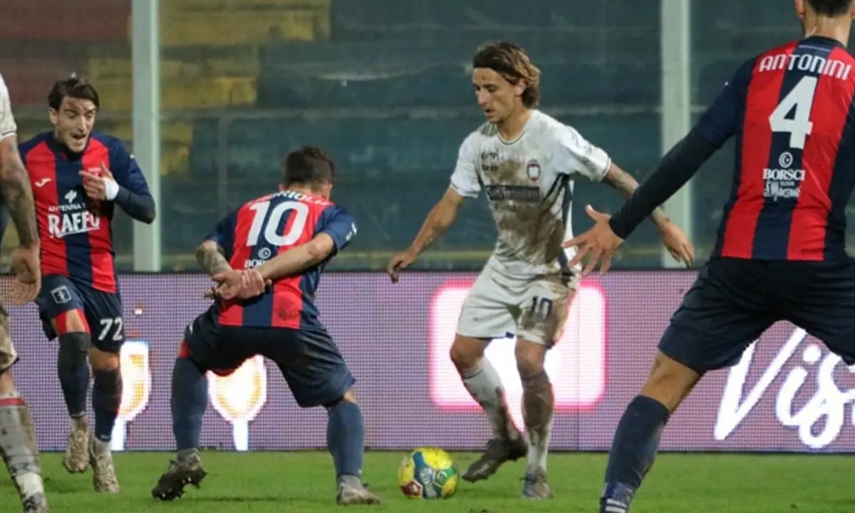 Serie C, Il Taranto “blocca” la corsa del Crotone: allo Iacovone finisce 2-2