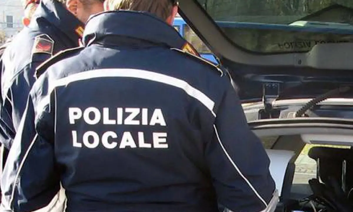 Anziana investita a Reggio Calabria, si presenta al comando dei vigili l’uomo alla guida dell’auto