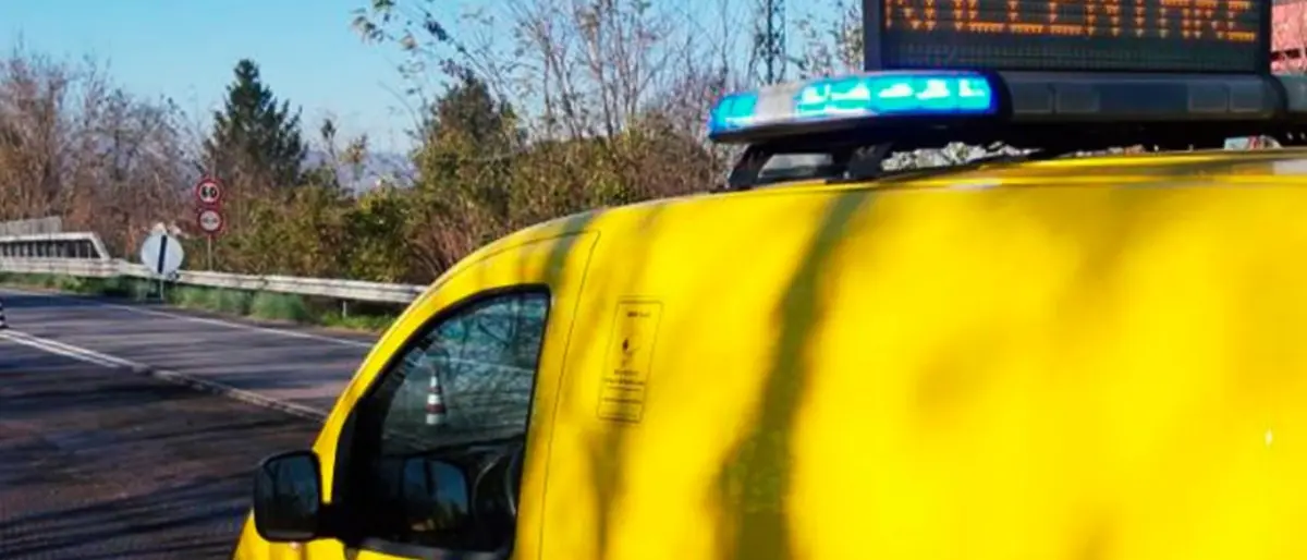 Pedone investito sulla 106 nel Cosentino, strada chiusa e traffico deviato