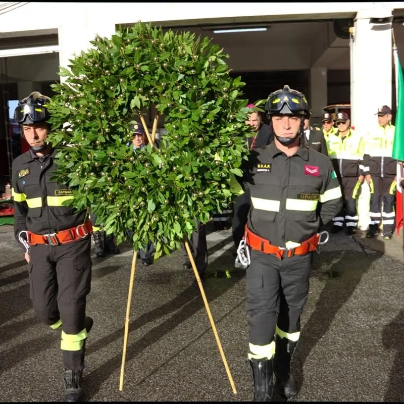 A Catanzaro celebrata Santa Barbara, la patrona dei vigili del fuoco: un ricordo commosso per i colleghi deceduti