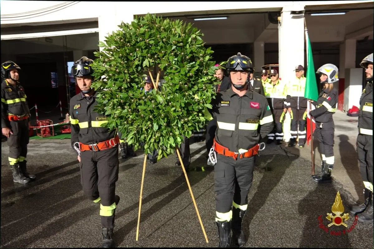 A Catanzaro celebrata Santa Barbara, la patrona dei vigili del fuoco: un ricordo commosso per i colleghi deceduti