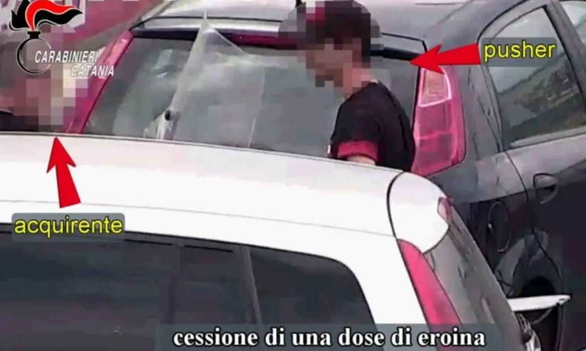 Tre dosi al prezzo di due, droga in sconto nel Catanese: 26 misure cautelari, blitz anche a Cosenza