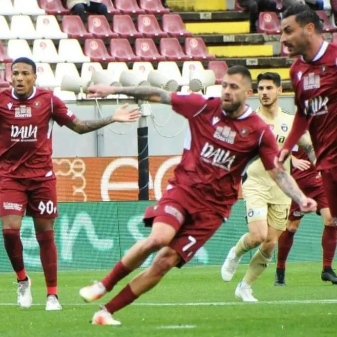 Reggina, Ménez: «Rinnovo? Ne stiamo parlando. Del passato ecco cosa non ha funzionato»