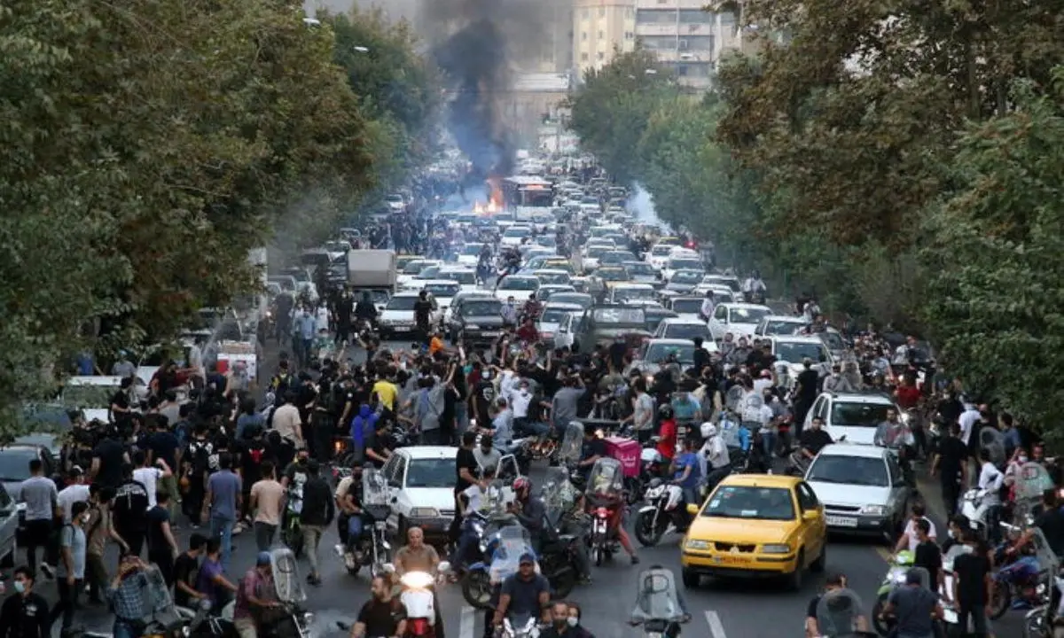 Iran, eseguita la prima condanna a morte di un manifestante: le proteste Human rights