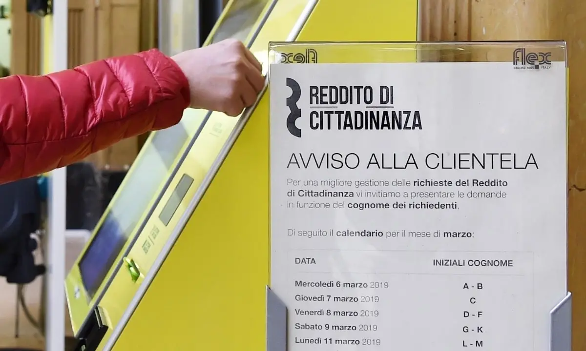 Reddito di cittadinanza, Inps rafforza i controlli: respinte 240mila domande nei primi dieci mesi del 2022