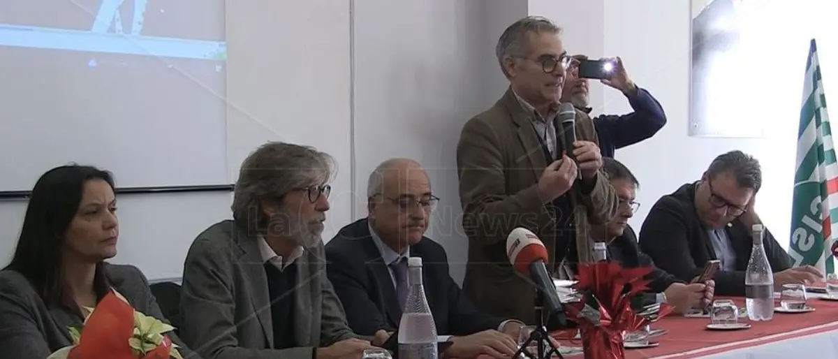 A Lamezia l’assemblea Cisl, Russo: «Luci e ombre, collaborare col governo per migliorarla»