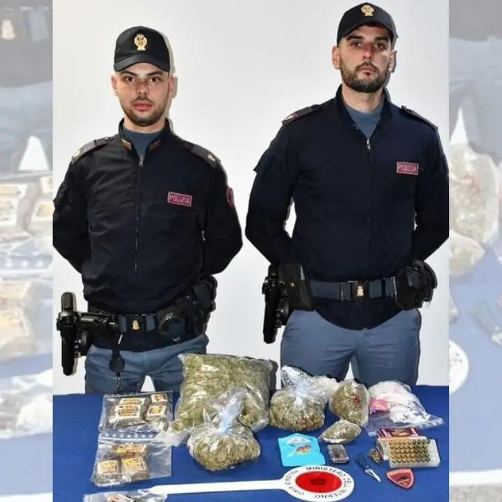 Droga, 19enne arrestato a Reggio: a casa custodiva 1,7 Kg di varie sostanze stupefacenti