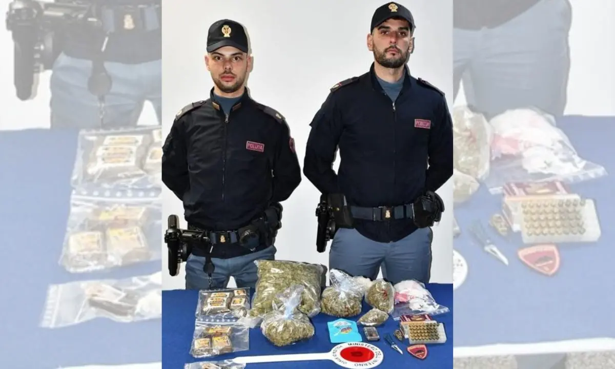 Droga, 19enne arrestato a Reggio: a casa custodiva 1,7 Kg di varie sostanze stupefacenti