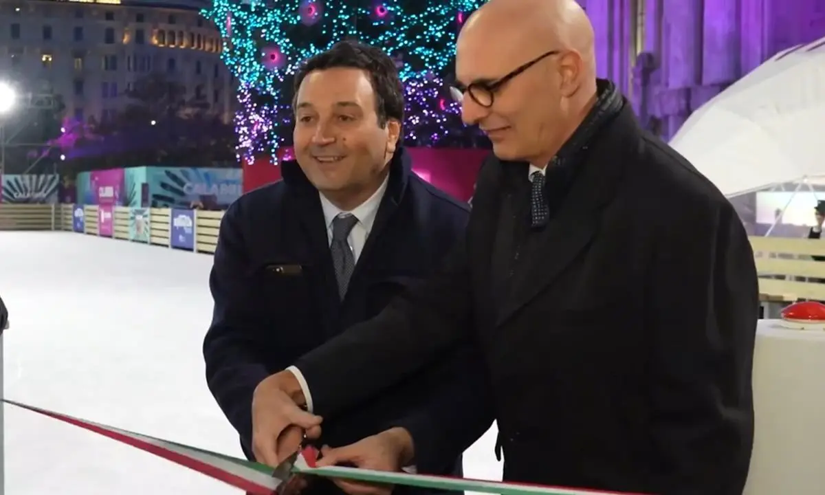 La Calabria investe 2,6 milioni per il Natale di Milano, Comuni calabresi arrabbiati: «E noi?»