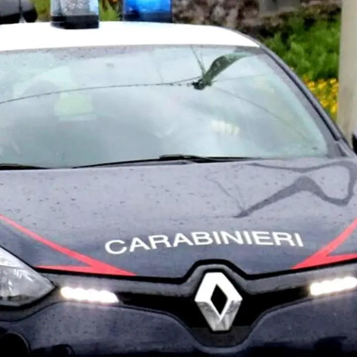 Si fingono carabinieri e gli perquisiscono casa: rubati soldi e gioielli a imprenditore