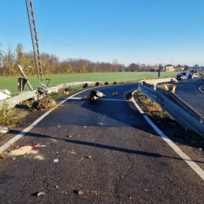 In 7 in fuga dai carabinieri si schiantano con l’auto: morti 3 giovani tra cui un 15enne