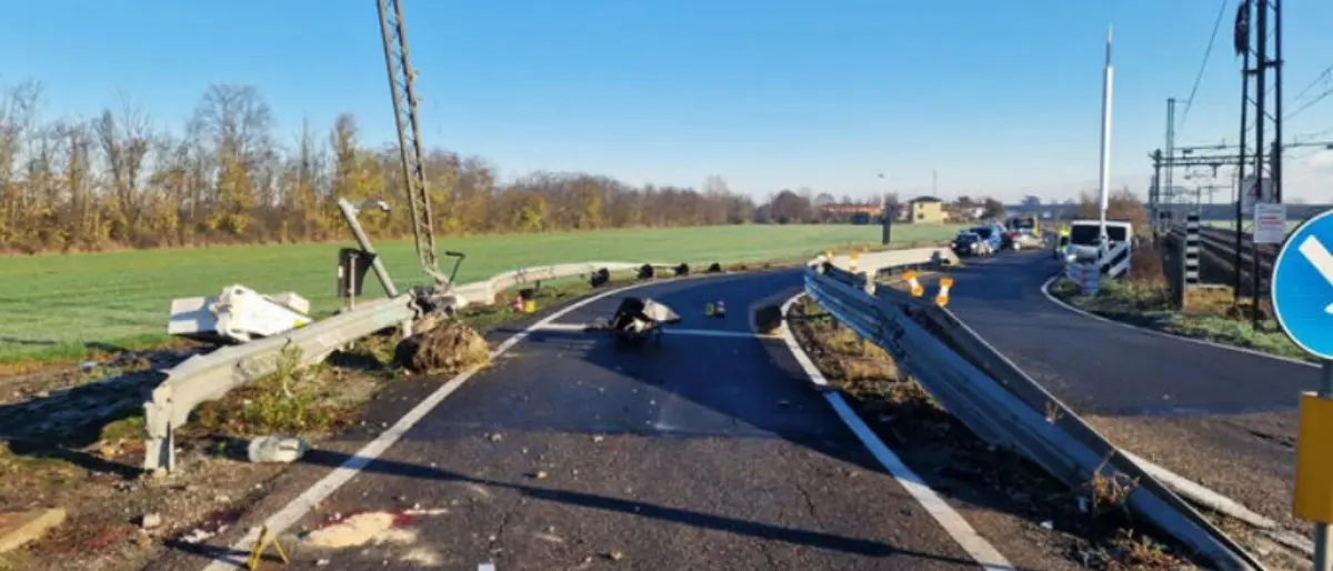 In 7 in fuga dai carabinieri si schiantano con l’auto: morti 3 giovani tra cui un 15enne