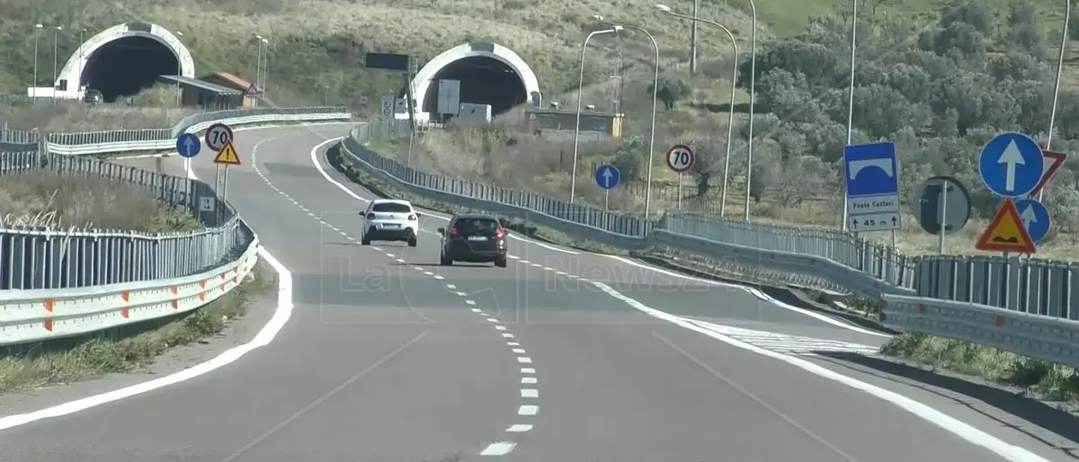 Statale 106, emendamento di Baldino (M5s): «Servono 6 miliardi in più per concludere l’opera»