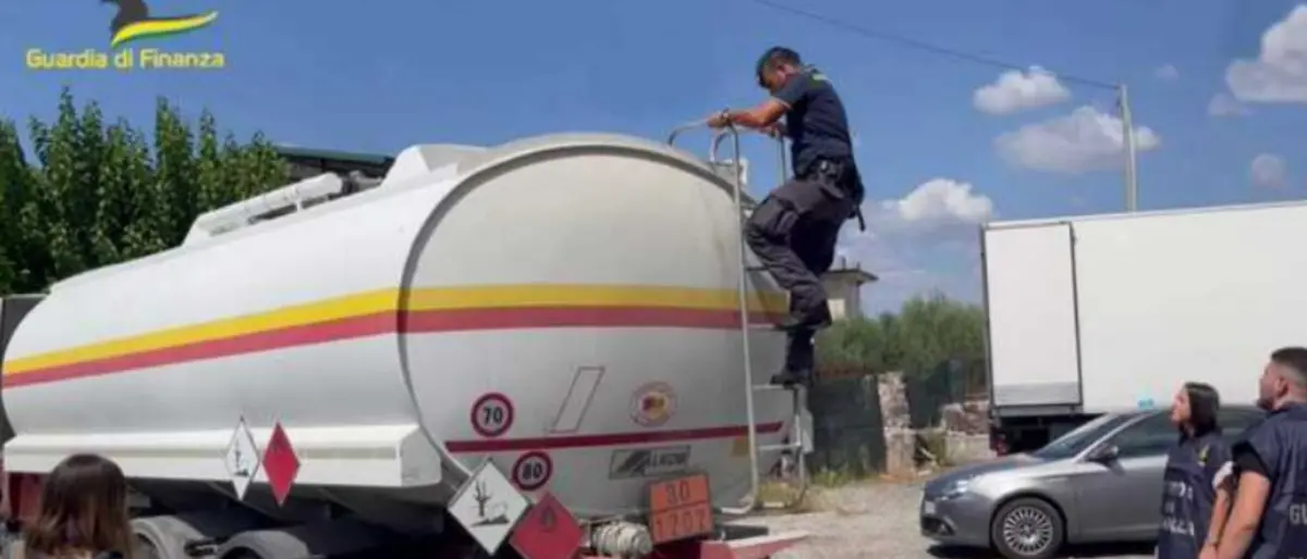 Truffa sui carburanti tra Sicilia e Calabria: a Reggio un’evasione di accisa per oltre 4,5 milioni di euro