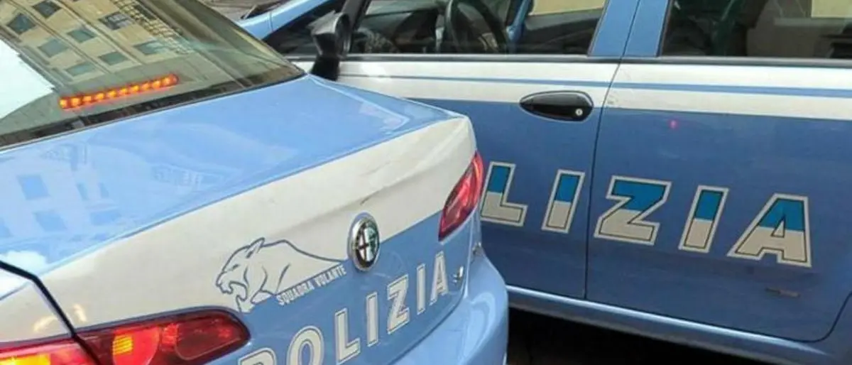 Aggredirono un ragazzo fuori da scuola a Vibo Valentia: denunciate 3 persone e disposto daspo cittadino