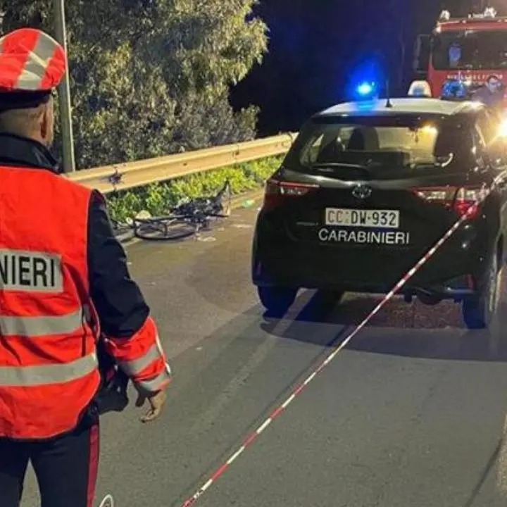 Ciclista travolto e ucciso da un’auto a Cagliari, ricercato il pirata della strada