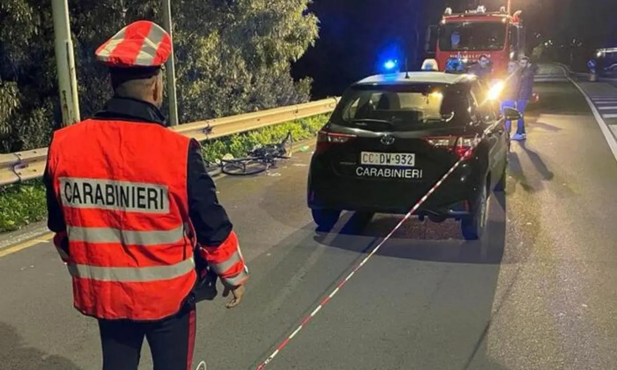 Ciclista travolto e ucciso da un’auto a Cagliari, ricercato il pirata della strada