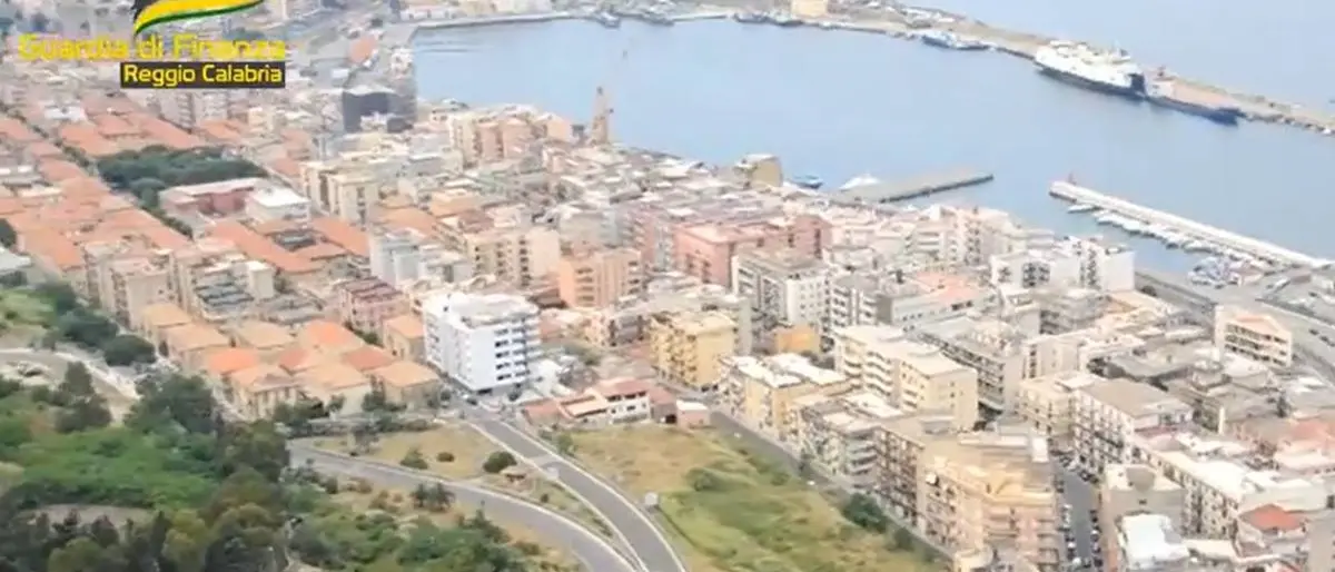 ’Ndrangheta, ai domiciliari tre fratelli imprenditori e un carabiniere: sono accusati di concorso esterno - NOMI