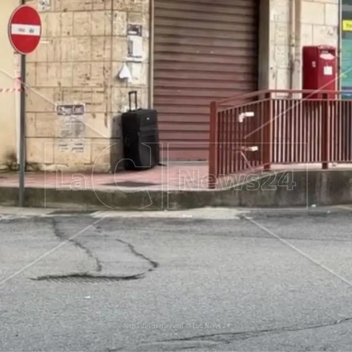 Corigliano Rossano, fatto brillare il trolley davanti all’ufficio postale: non era una bomba