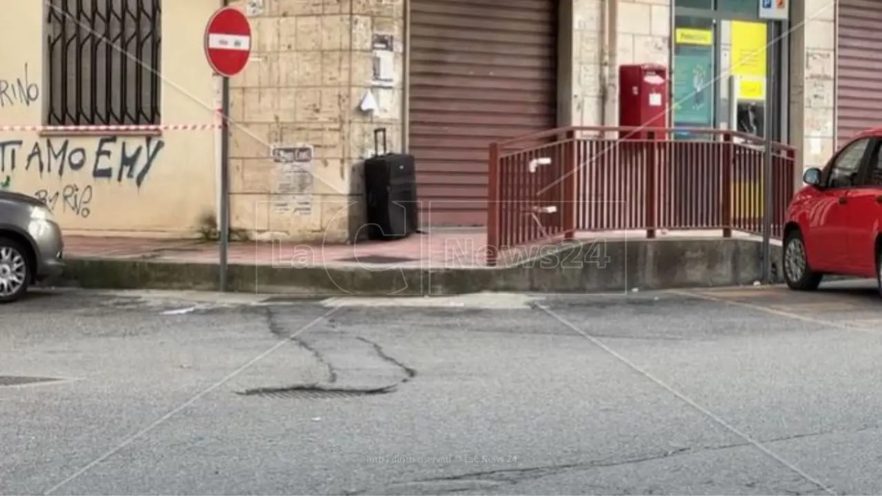 Corigliano Rossano, fatto brillare il trolley davanti all’ufficio postale: non era una bomba