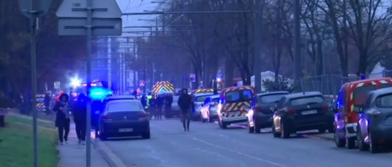 Dieci morti in un incendio scoppiato in un edificio: tra le vittime cinque bambini