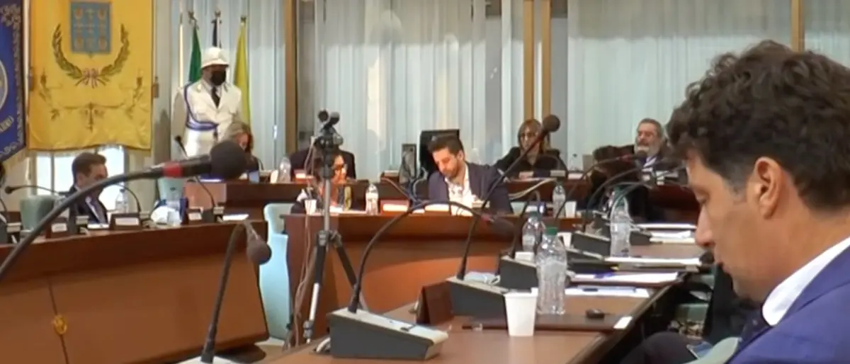 Corigliano Rossano, la maggioranza difende l’assessore comunale al Turismo: «800mila euro spesi bene»