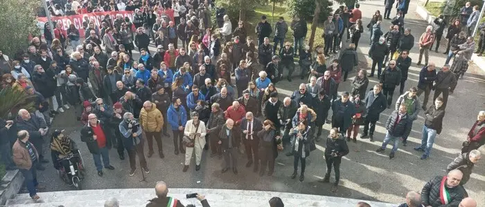 Castrovillari, in piazza per la difesa del diritto alla salute: «Maggiore dignità ai livelli essenziali di assistenza»