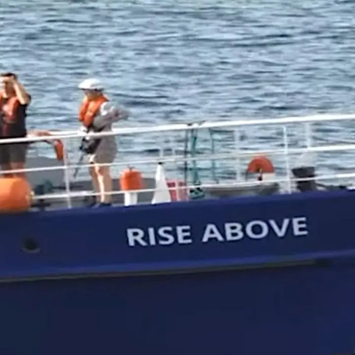 Migranti, assegnato il porto di Gioia Tauro alla nave Rise Above: a bordo 27 persone