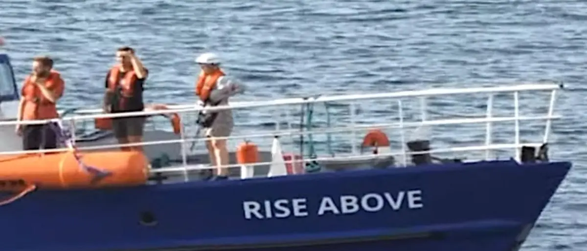 Migranti, assegnato il porto di Gioia Tauro alla nave Rise Above: a bordo 27 persone
